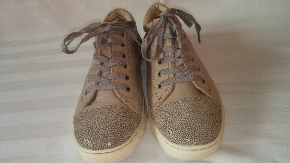 ugg półbuty roz.41 dl. wklł. 25,5 cm- skóra