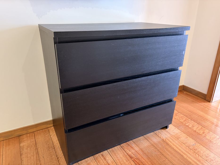 Cómoda 3 Gavetas (Wengué/Preto) – Estilo Moderno