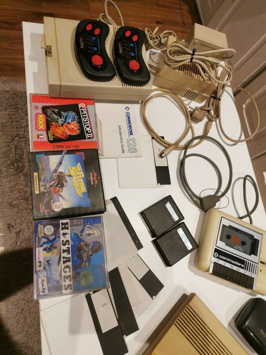 Komputer PRL Commodore 128