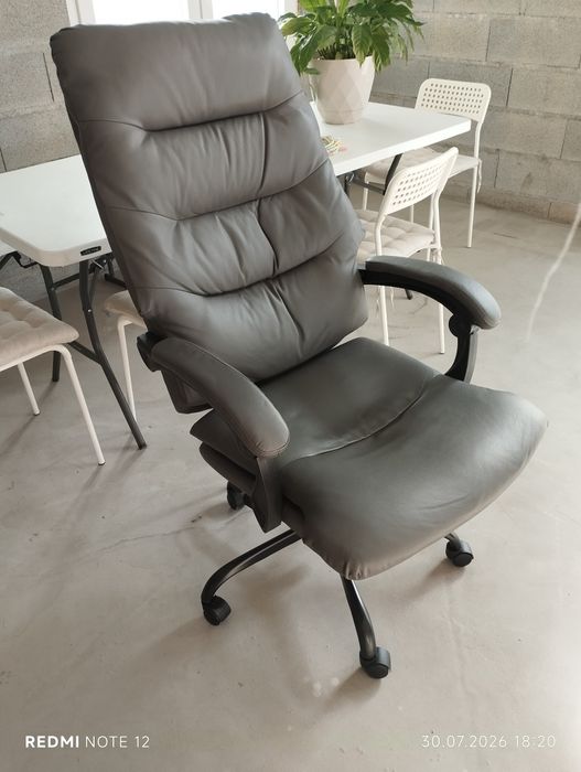 Vendo cadeira de escritório / direção Conforama MILO (Ref. 113594).
