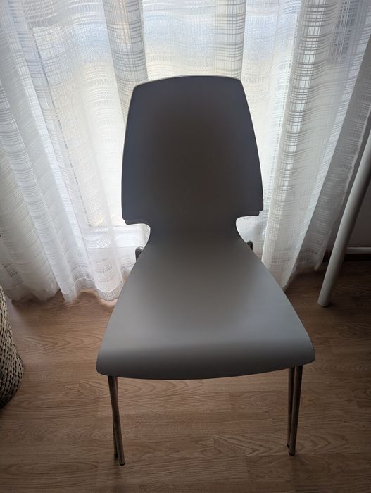 cadeiras IKEA brancas