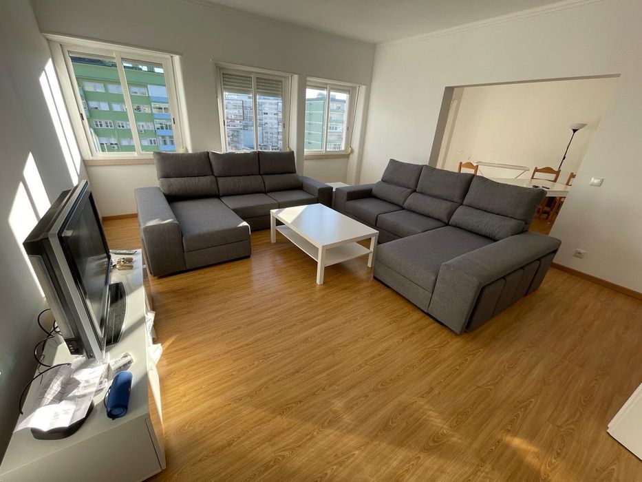 Sofá com Chaise Long (Assentos extensíveis e encontos reclináveis)