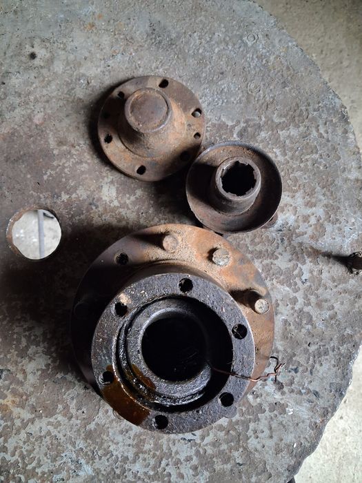 Ступиця колеса автомобіля УАЗ 469