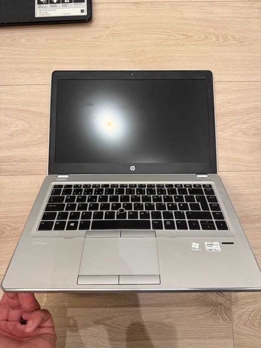 Stare laptopy 11 szt do naprawy (nie działające)