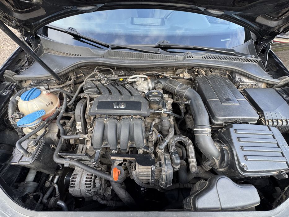 Volkswagen Golf 5 - 2004 рік  1.6 бензин