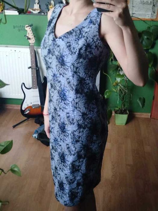 Niebieska sukienka