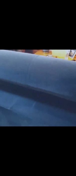 Vendo sofá  de dois lugares largos , mto confortável. 300 euros