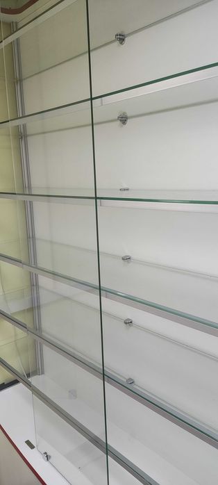 Вітрина скляна з освітленням, центр міста