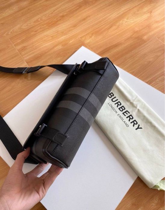 Сумка Burberry Checked logo-embossed messenger мужская чорна чоловіча