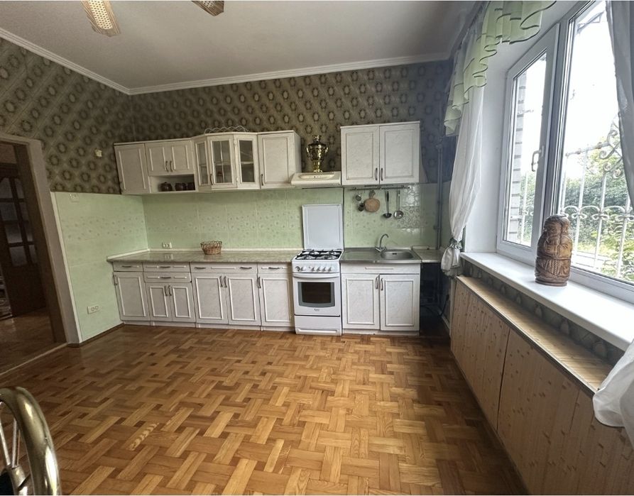 Гарний будинок в селі Кожухівка