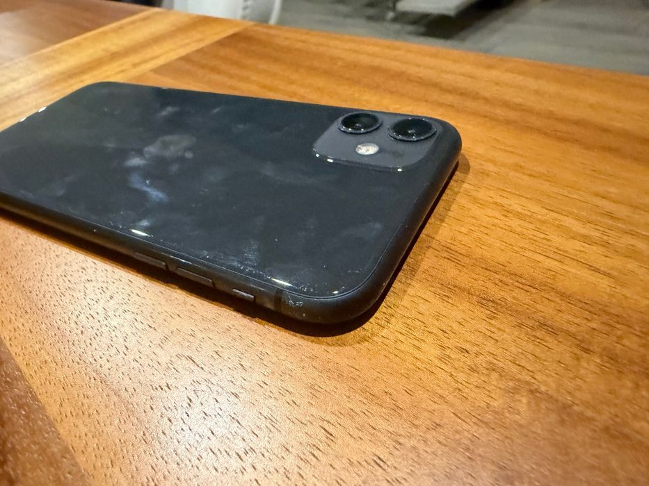 iPhone 11 bom estado