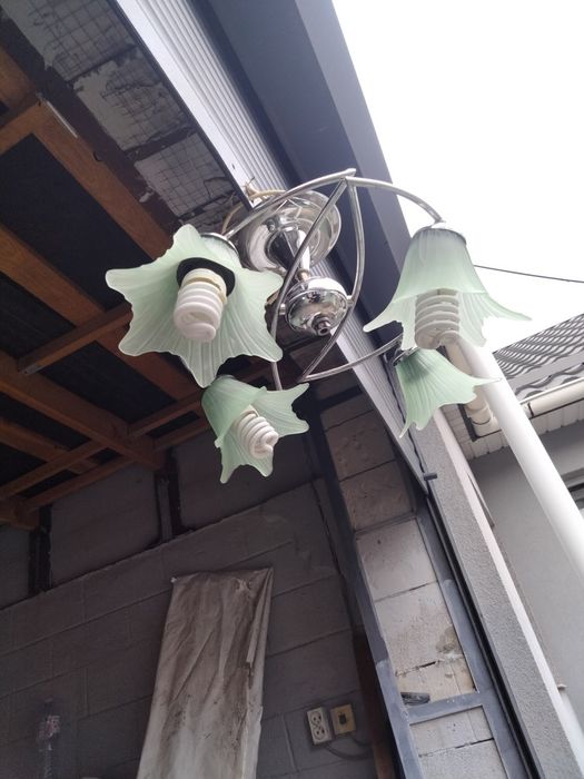 Люстра на чотири плафона