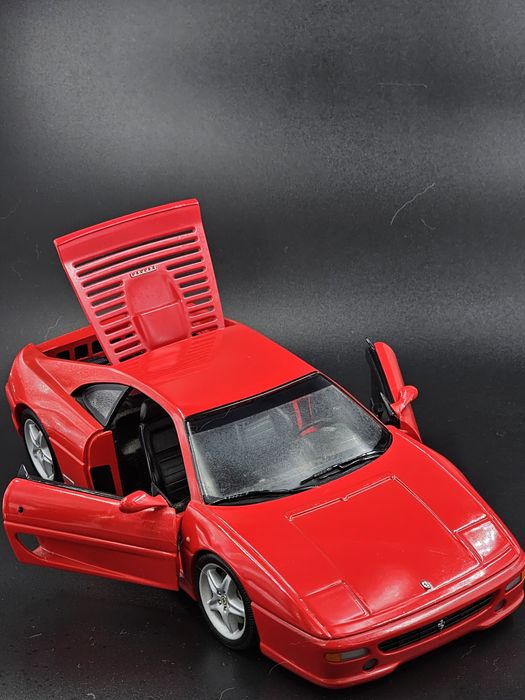 Модель машинки Ferrari f355 1/18