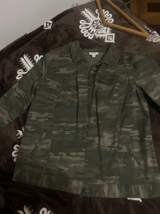 жіноча  камуфляжна куртка