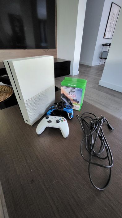 Xbox One S + 2 pady + 8 gier | Zestaw  500 zł