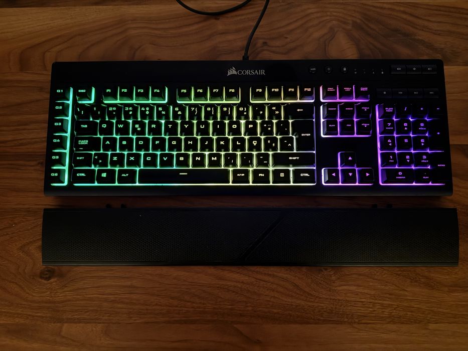 Teclado Corsair K55 RGB Layout PT Algés, Linda-A-Velha E Cruz Quebrada ...