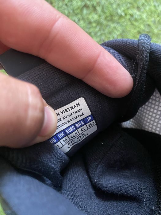 Волейбольні кросівки mizuno