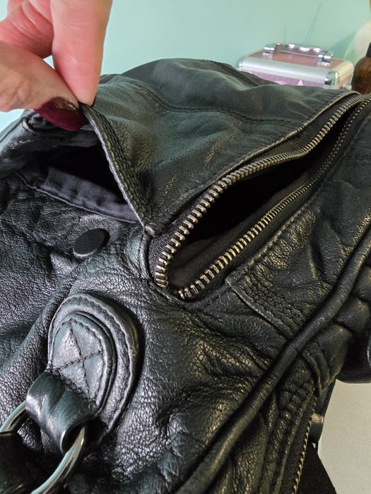 Шкіряна сумка чорна .