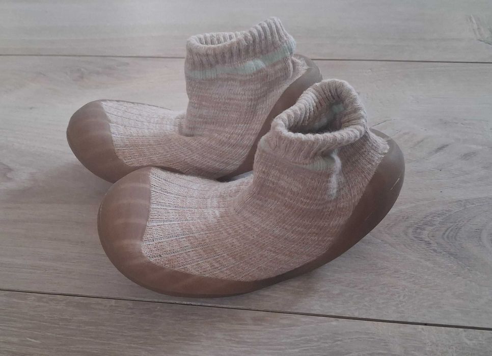 Oryginalne Buty Dziecięce Kapcie ZARA r. 24