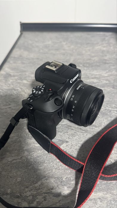 Câmera canon EOS R100