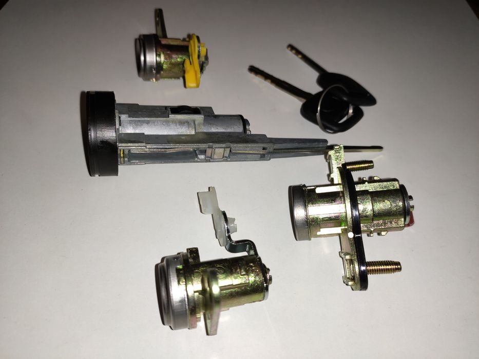 Комплект сердцевин замков Toyota Corolla E10, полный / 92-97 год