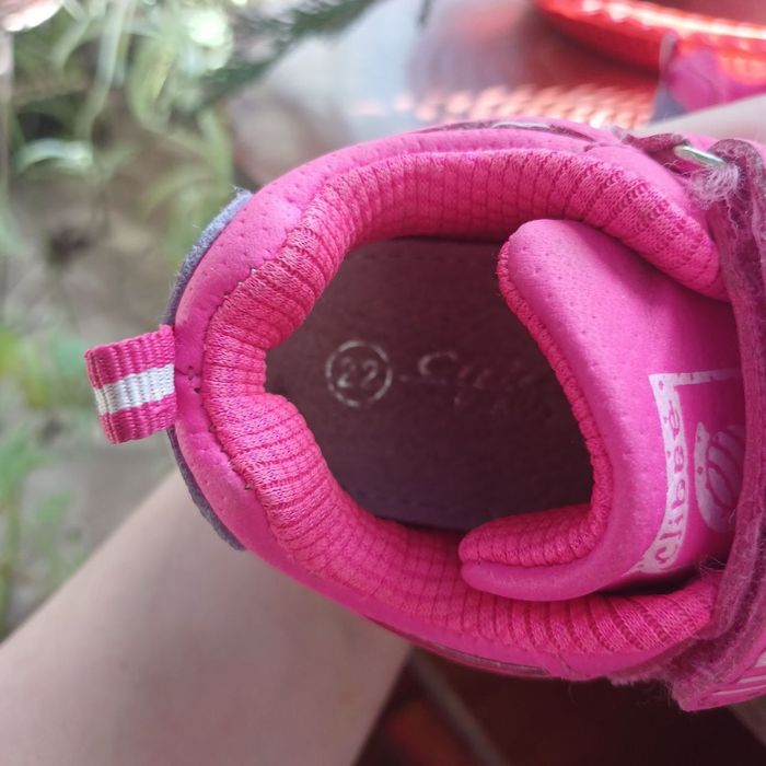 Продам дитячі кросовки 22р