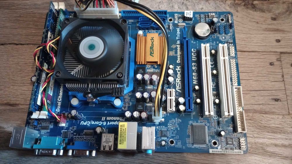 Комплект ASRock N68-S3 UCC / AMD Athlon II X2 215