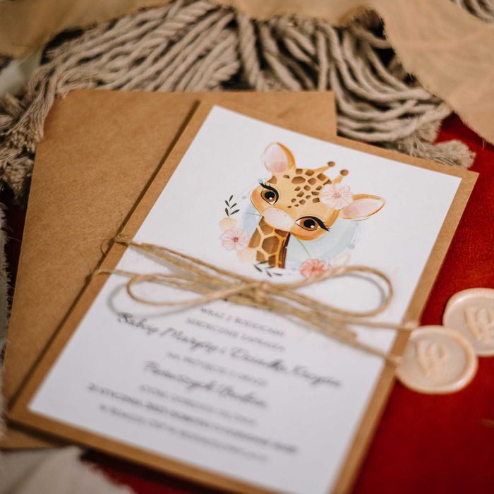 zaproszenie na urodziny z żyrafką