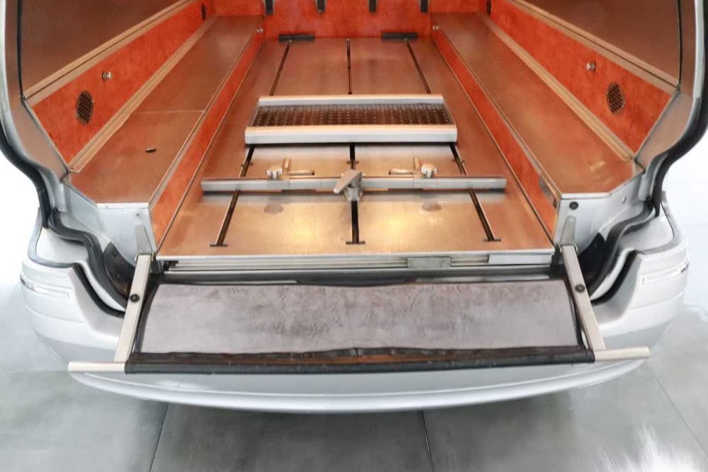 Катафалк Mercedes-Benz E 270 CDI