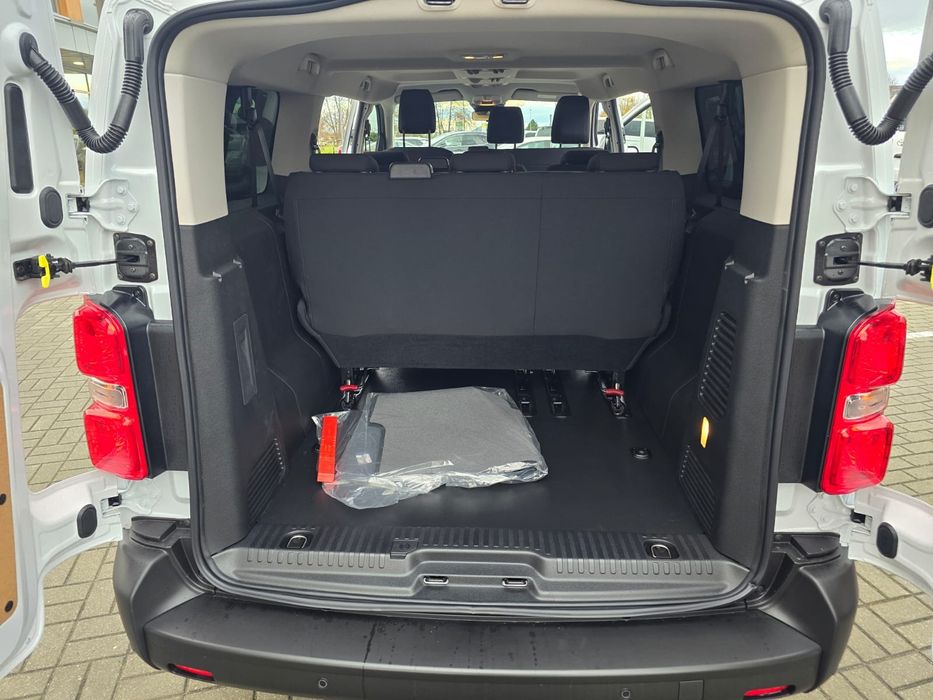 Wynajem busa 9-osobowego Toyota Proace Verso 2.0