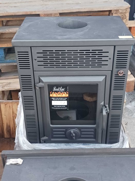 Salamandra ventilada a lenha  Fortlar Nova na embalagem.