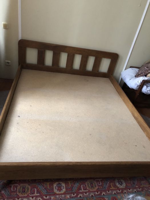 Продам  двухспальную кровать.