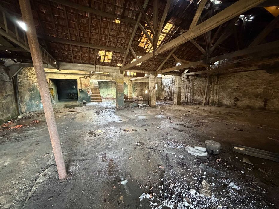 Armazém para indústria, comércio com habitação