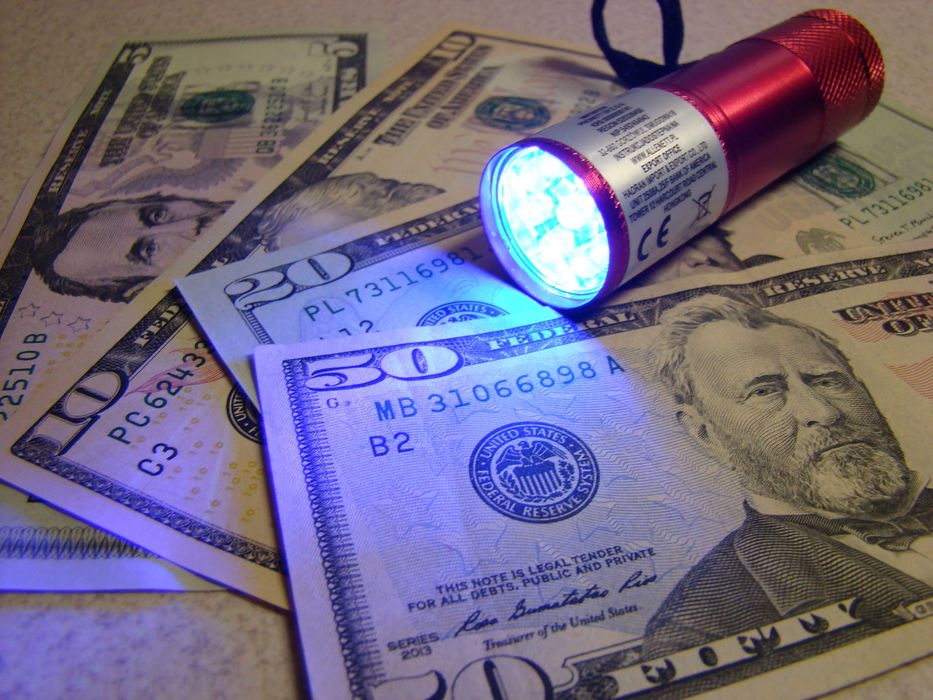 Latarka UV 9xLED taktyczna Tester banknotów bursztynu na 3 baterie AAA