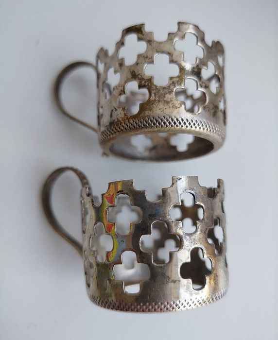 Conjunto de 2 Antigos Suportes para copos, em casquinha