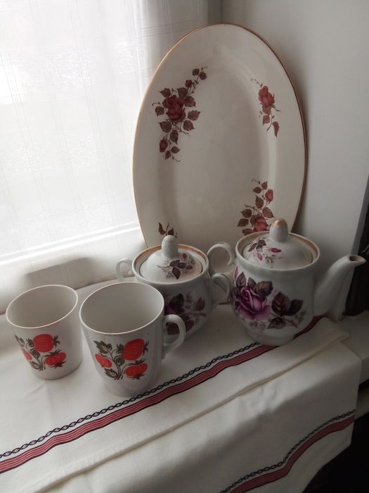 Чашечки,стаканы,остатки посуды