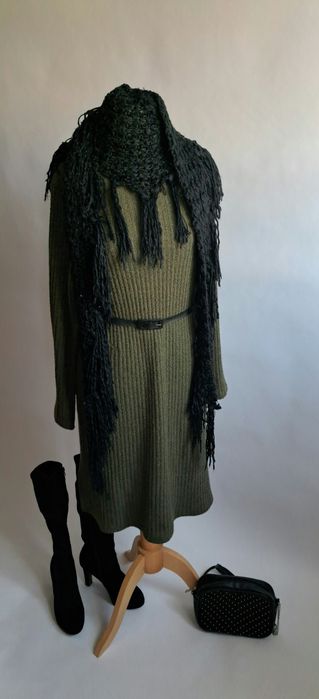 Długi sweter damski khaki z półgolfem/stójką 42 lub oversize rozciągli