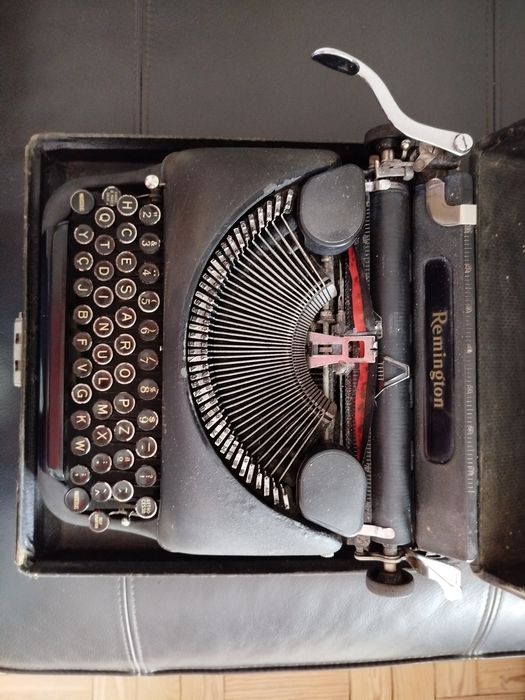 Máquina de escrever Antiga  marca Remington