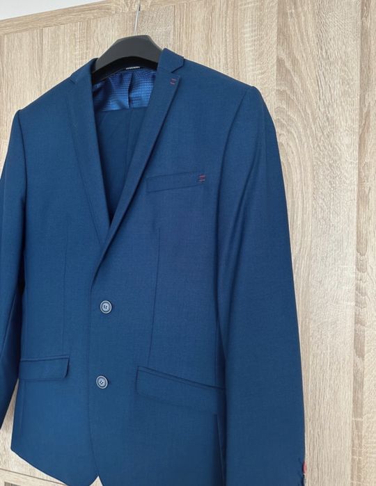 Garnitur męski młodzieżowy elegancki  granatowy  Wiliński