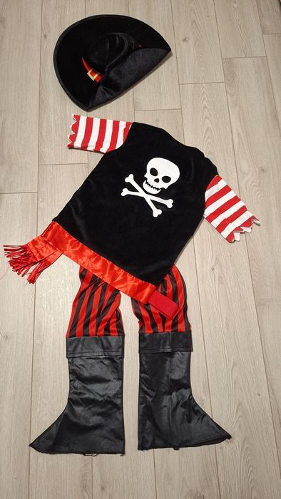 Костюми рицаря, піратів,дракули, скилет, ельф