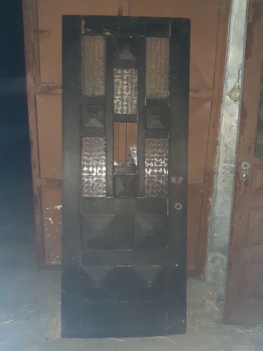 Barias portas em bom estado