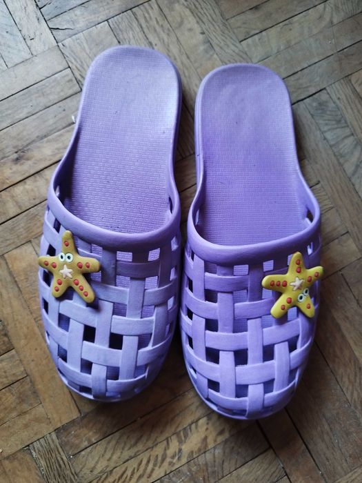 Chinelos rosa com lantejoulas & Chinelos roxos com estrela do mar