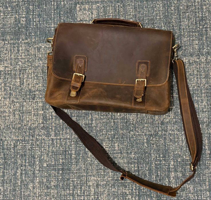 Mala/ Mochila Tira-colo em Couro