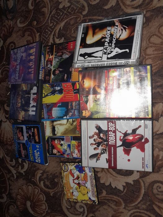 Лот дисків  із кінами