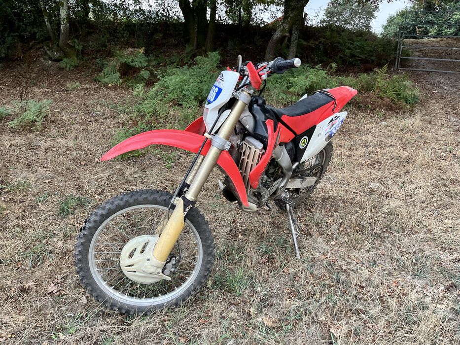 Honda CFR 250 em bom estado