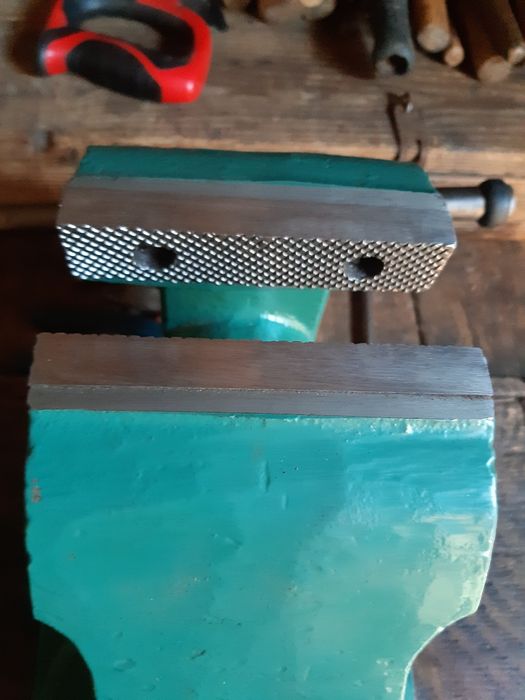 Продам Слюсарські тиски .