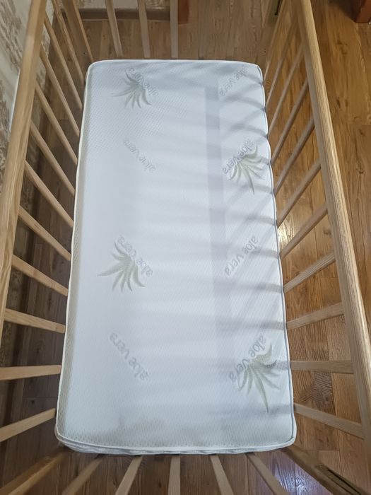 Продається дерев'яне дитяче ліжечко