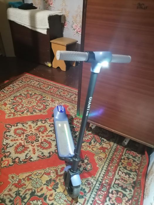 Продам дитячій електросамокат