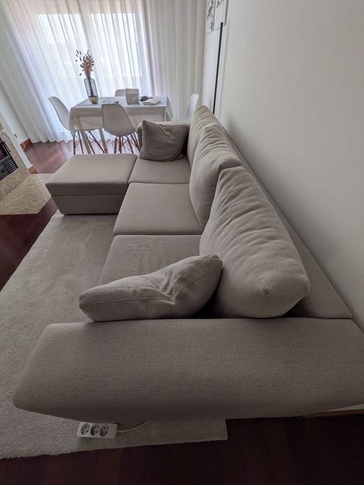 Sofá com chaise longe