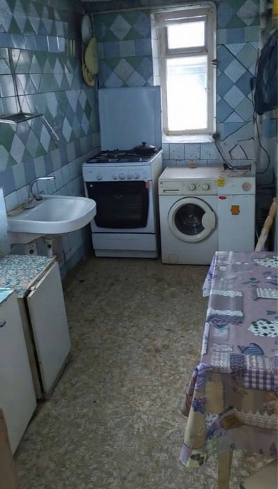 Продаж двох будинків по ціні одного